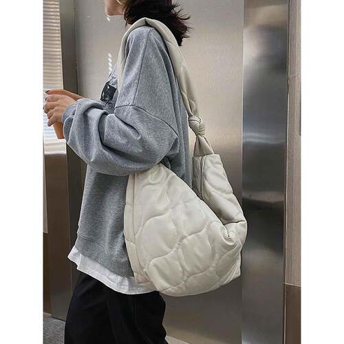 日本GPTraio大容量斜挎饺子包