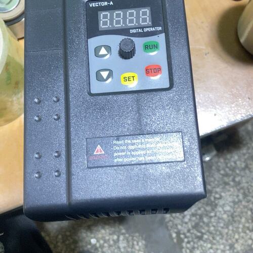 议价未用VECTOR-A变频器 0.75KW 220V 功可维修