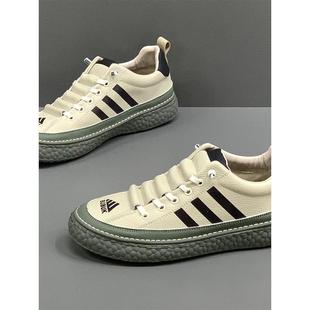 潮牌男鞋秋季2025新款三条杠百搭休闲板鞋软底一脚蹬皮面运动鞋子