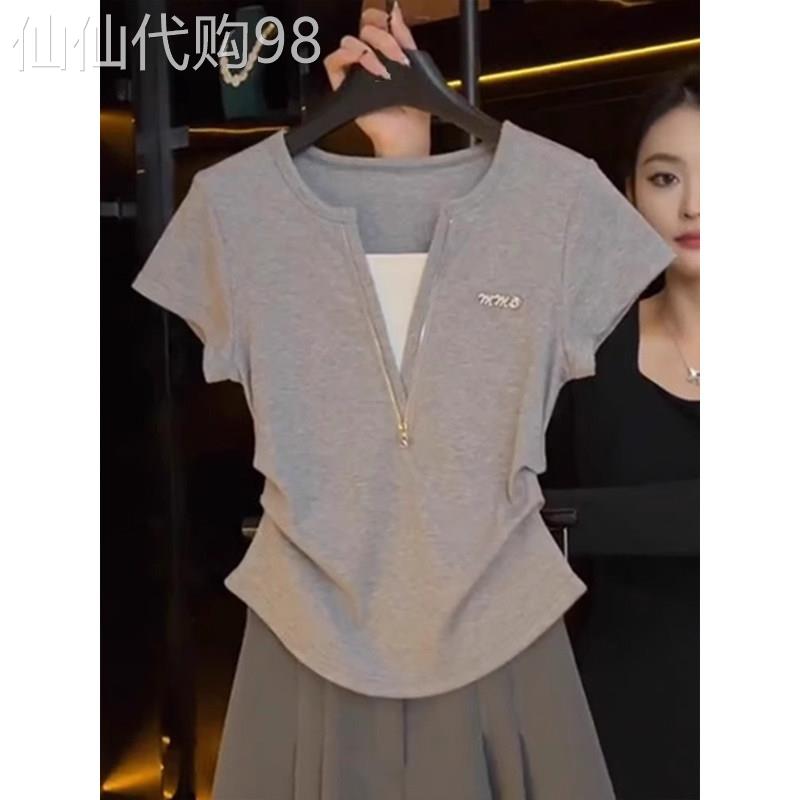 高级感灰色时尚短袖T恤女2026夏季新款减龄百搭假两件V领拉炼上衣