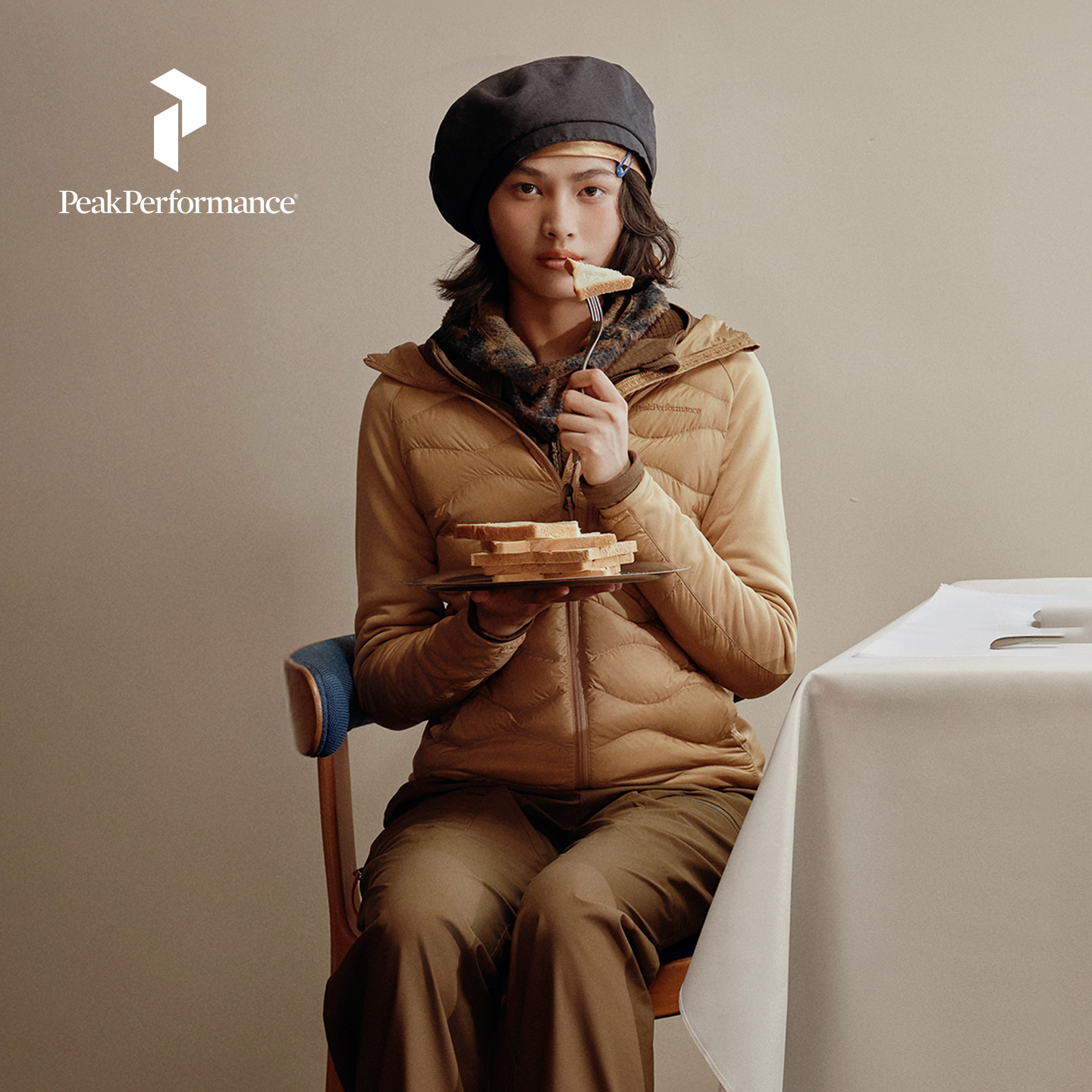 Peak Performance壁克峰吐司服®Helium Hybrid女款连帽羽绒服