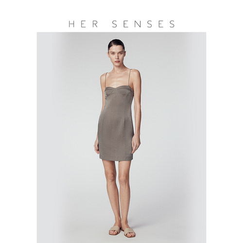 HER SENSES/何识时装系列简约吊带短裙WDR17