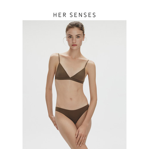 HER SENSES/何识柔焦系列光面三角杯无钢圈文胸B168