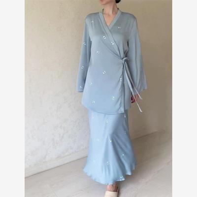 长袖印花缎面半身裙套装