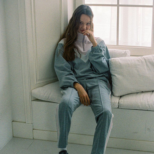 logo刺绣拼色学院风松紧腰运动休闲套装 CLUT STUDIO