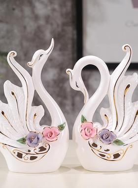 创意陶瓷天鹅小摆件工艺品家居客厅酒柜电视柜玄关装饰品结婚礼物