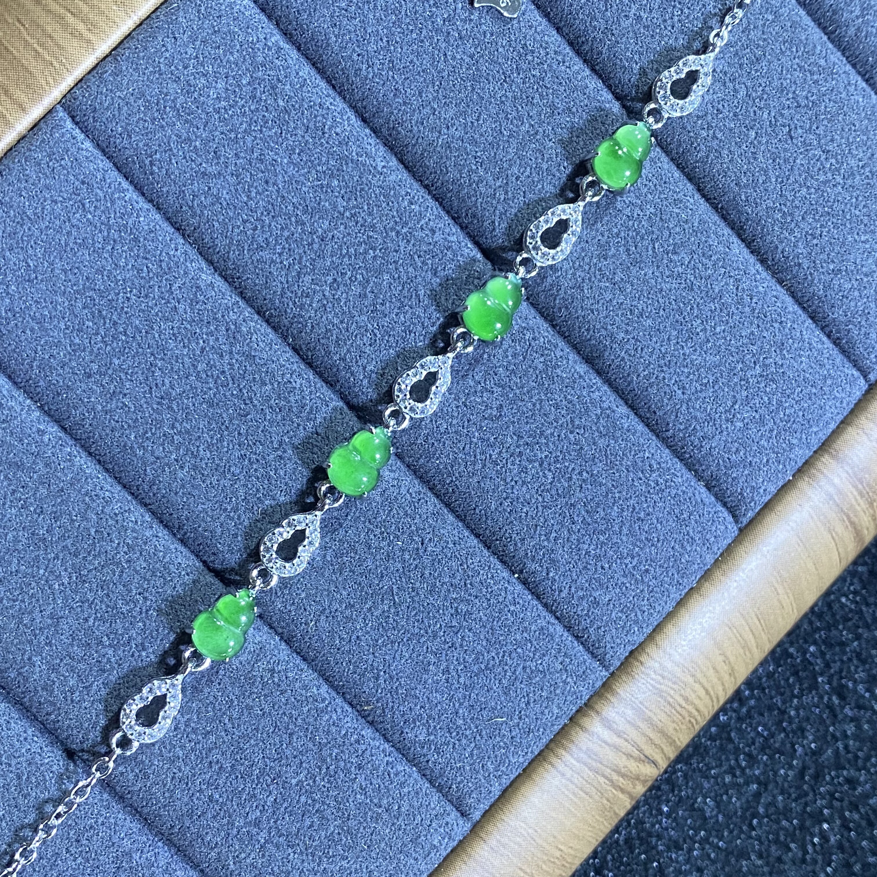 新款A货冰种翡翠手链情人节生日礼物S925银镶嵌电镀18K金防过敏