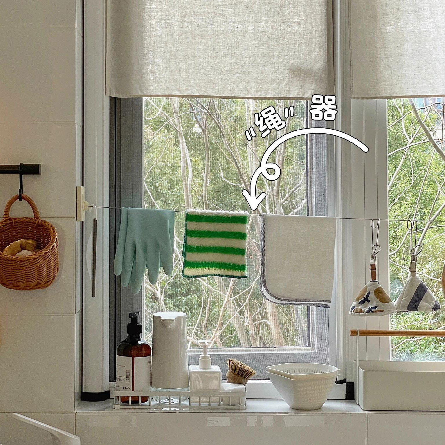 隐形晾晒绳厨房置物架窗台挂架绳免打孔伸缩绳抹布架厨房挂钩挂夹