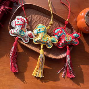 2026新年刺绣小马香包挂饰新中式马年创意香囊挂件流苏车挂门挂