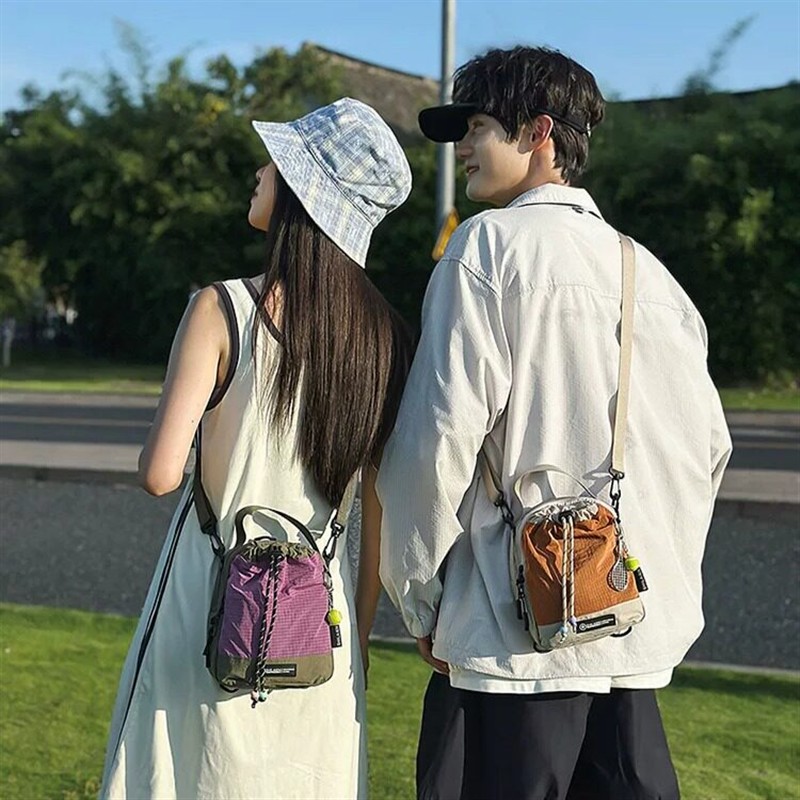 户外轻量化斜挎随身小包女双肩背包旅游轻便爬山水杯水壶包手机包