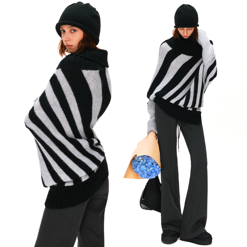 KVKV 羊毛马海毛复古蝙蝠袖两穿斜肩浅灰条纹毛衣