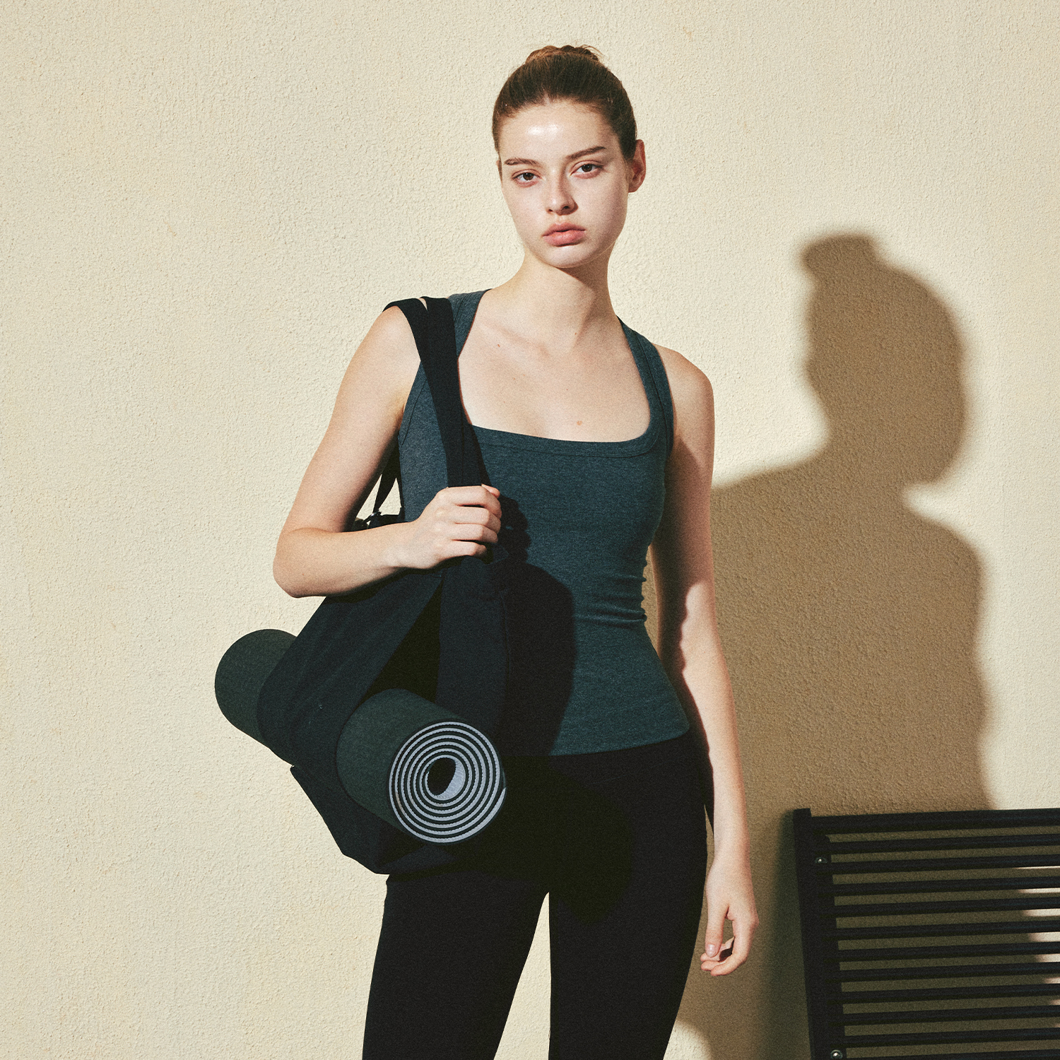 KVKV 深灰色运动瑜伽宽肩带遮副乳坦克工字背心