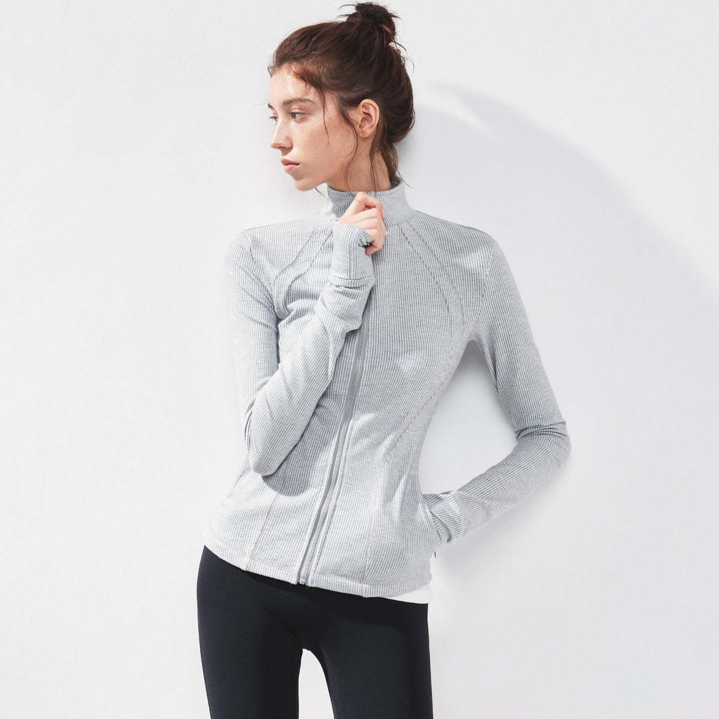 KVKV 浅灰色运动瑜伽条纹长袖上衣拉链夹克