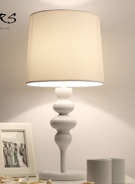 European Fashion Brief Iron Led Table Lamp Black/White Moder