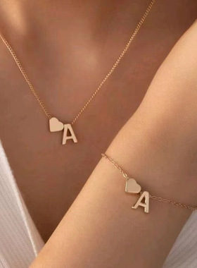 时尚新款桃心字母项链女ins小众轻奢合金26字母爱心锁骨链配饰