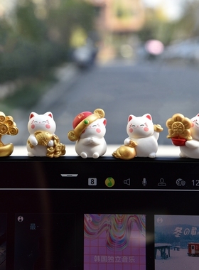 适用吉利银河e5车内装饰用品摆件中控屏幕车载玩偶星越l趴趴公仔