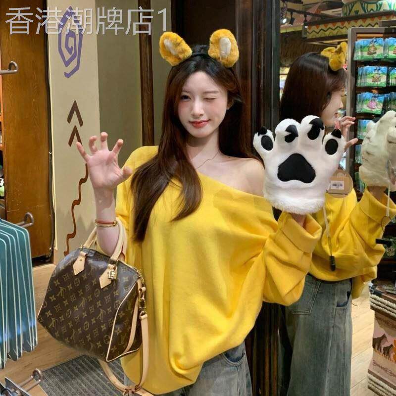 俏皮亮黄色一字露肩慵懒针织衫毛衣女春秋斜领蝙蝠袖宽松长袖上衣