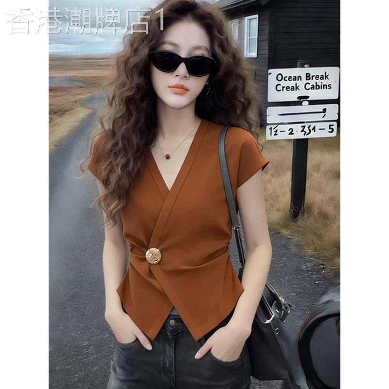 焦糖色V领短袖T恤女夏季欧货设计感通勤风收腰款显瘦遮肚正肩上衣图片