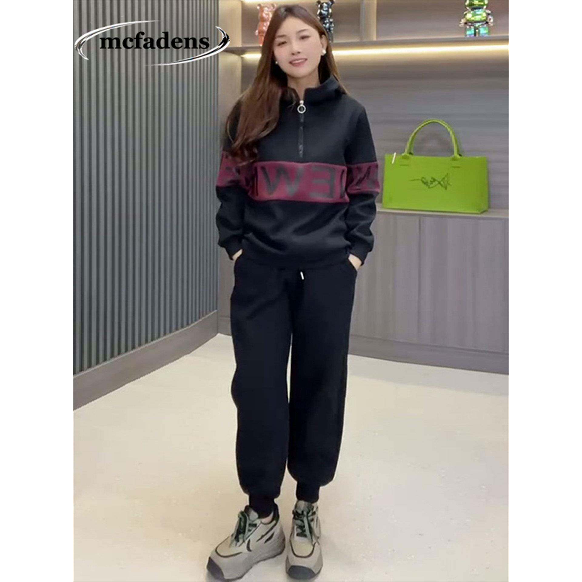 香港冬季新款运动风上衣胖MM显瘦大码女装加绒连帽卫衣裤子两件套