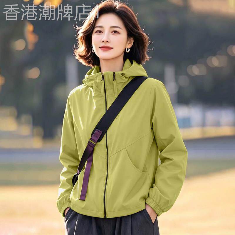 潮牌冲锋衣外套女士2026新款短款百搭风衣小个子妈妈加绒加厚夹克