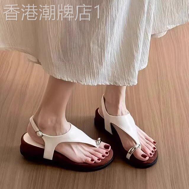 香港露趾一字扣带平底人字凉鞋女2026夏新款外穿百搭套趾凉鞋厚底