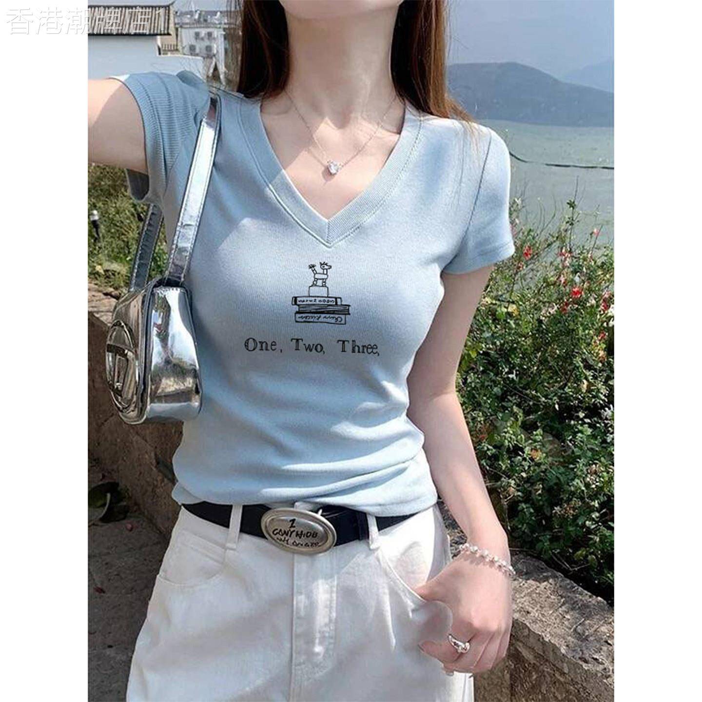 V领正肩短袖t恤女夏季2026新款设计感小众修身显瘦浅蓝色T恤上衣