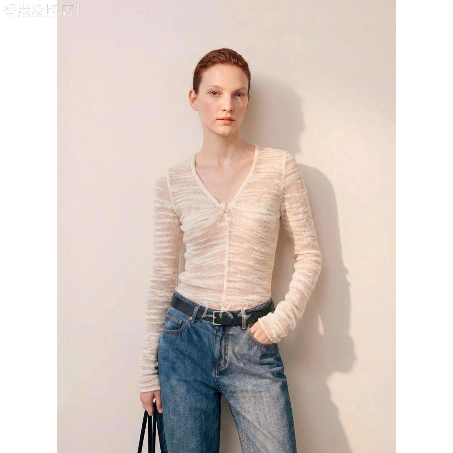高级感胸前扭结设计V领米白色针织衫女秋季新款休闲修身长袖上衣