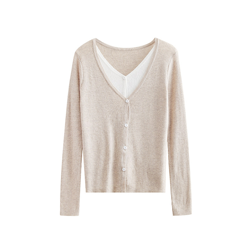 카운터 신상 2024 가을 한국판 시크한 틈새 디자인 부드럽고 밀랍 같은 솔리드 컬러 스티치 가짜 투피스 니트 가디건