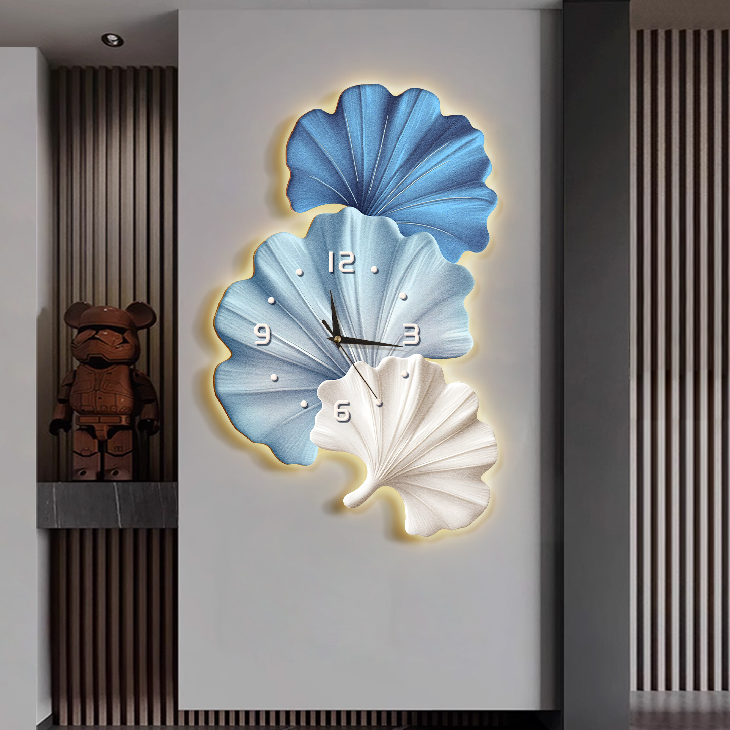 现代简约时尚创意挂钟2025新款家用静音钟表发光免打孔时钟挂墙