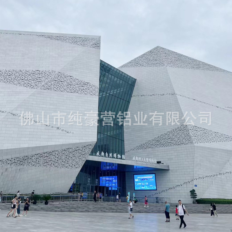 定制外墙冲孔铝单板幕墙木纹雕花镂空门头吊顶弧形方通铝板装饰板