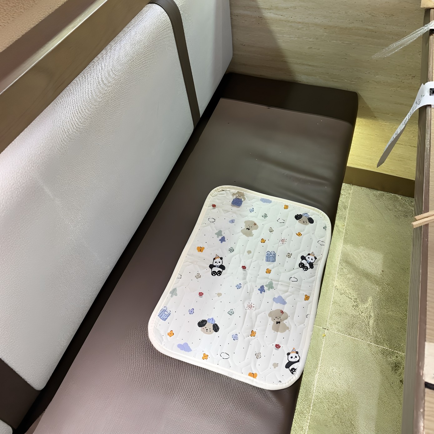 夏天穿短裙外出便携坐垫女生地铁餐厅公共座椅户外防尘折叠隔脏垫