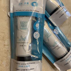 护手霜嫩滑保湿滋润补水小灯泡护手霜便携不油腻滋养夏美防裂白