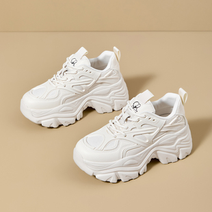 休闲风厚底老爹鞋女冬季白色百搭轻便透气运动鞋耐磨