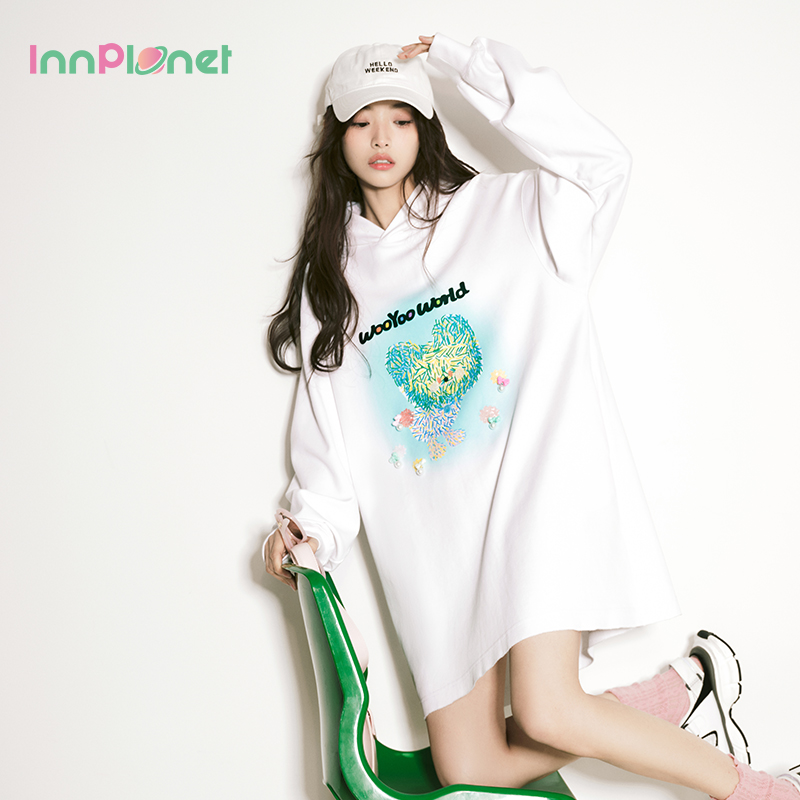 Inn Planet春夏新款艺术家合作百搭休闲长款卫衣裙PN11HO821A