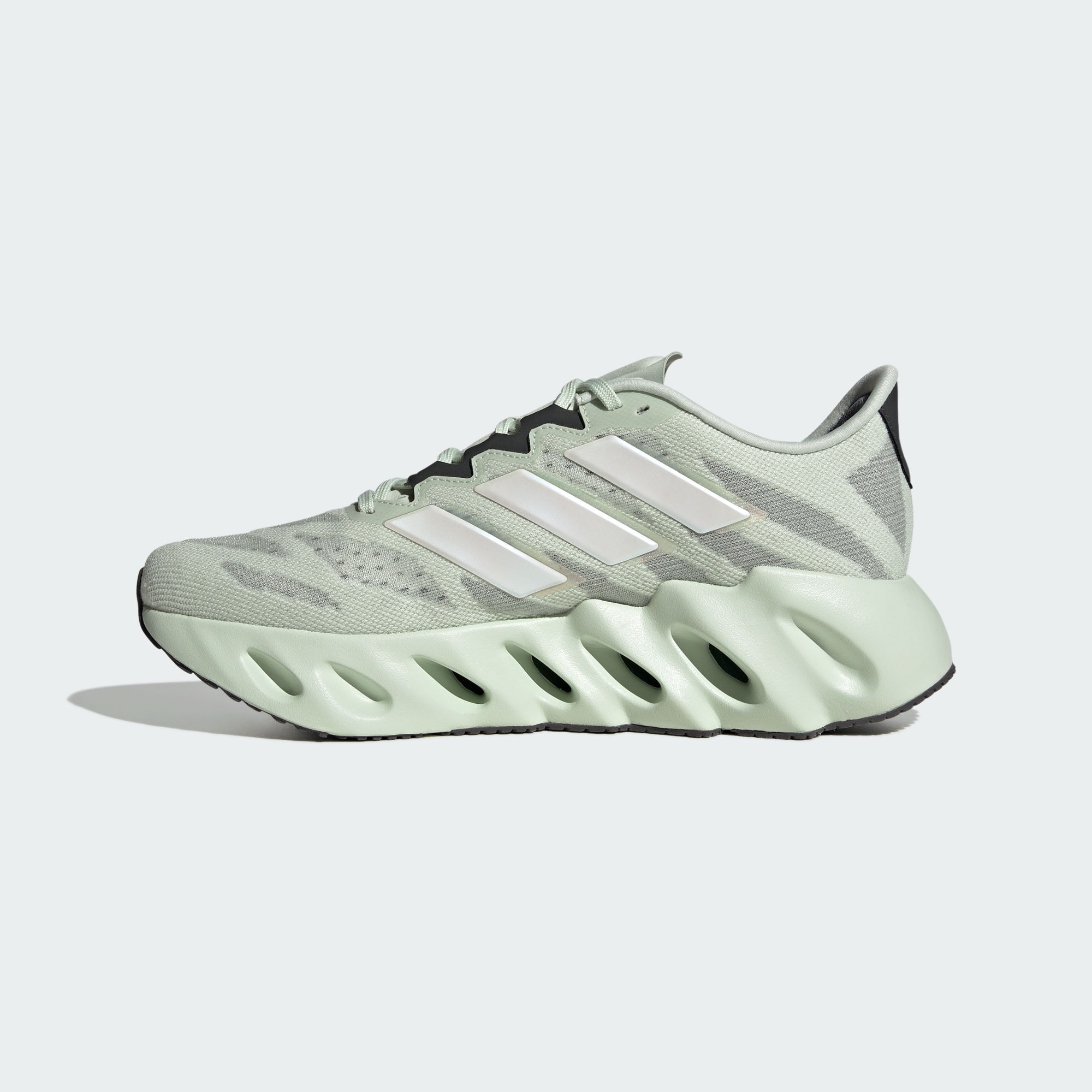 Adidas/阿迪达斯 男子 SWITCH FWD RUNNING 休闲运动跑鞋 IG0674