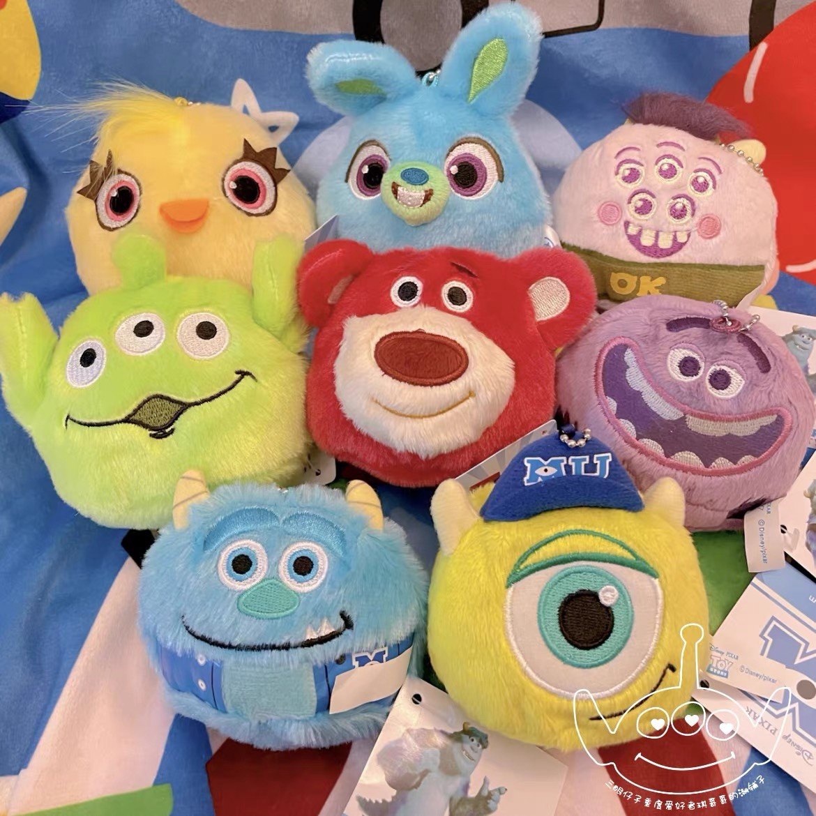 草莓熊三眼挂件迪士小尼怪兽沙包学生背包斜挎包挂饰怪兽大学公仔