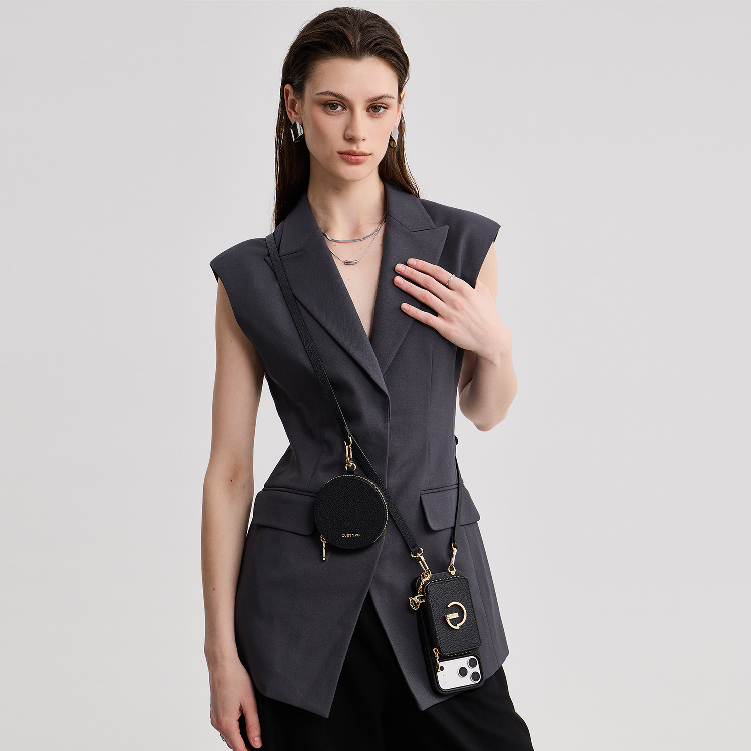 CUSTYPE官方适用苹果手机壳爆款高级感斜挎包iPhone17