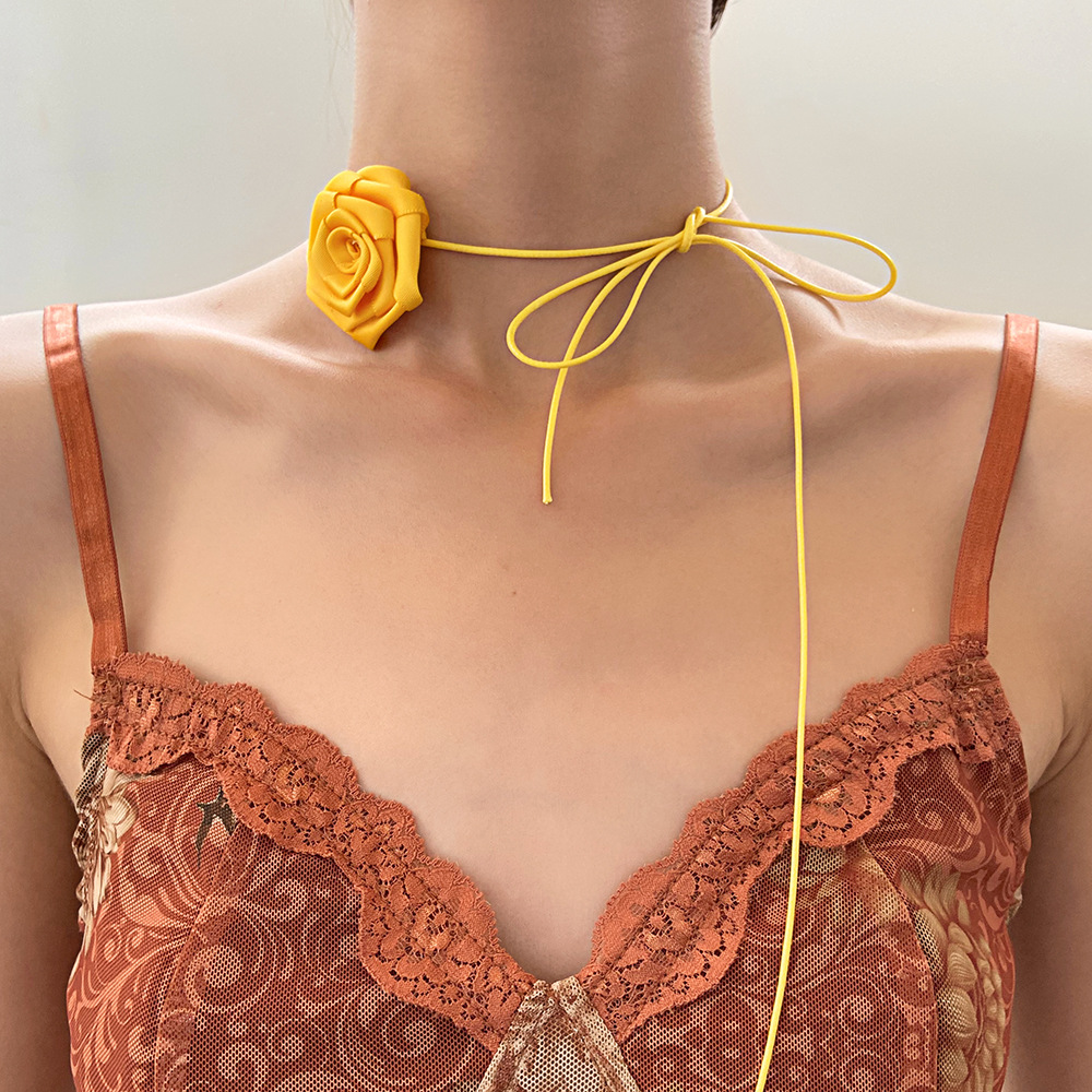 RoseBlmSexyNeckchain