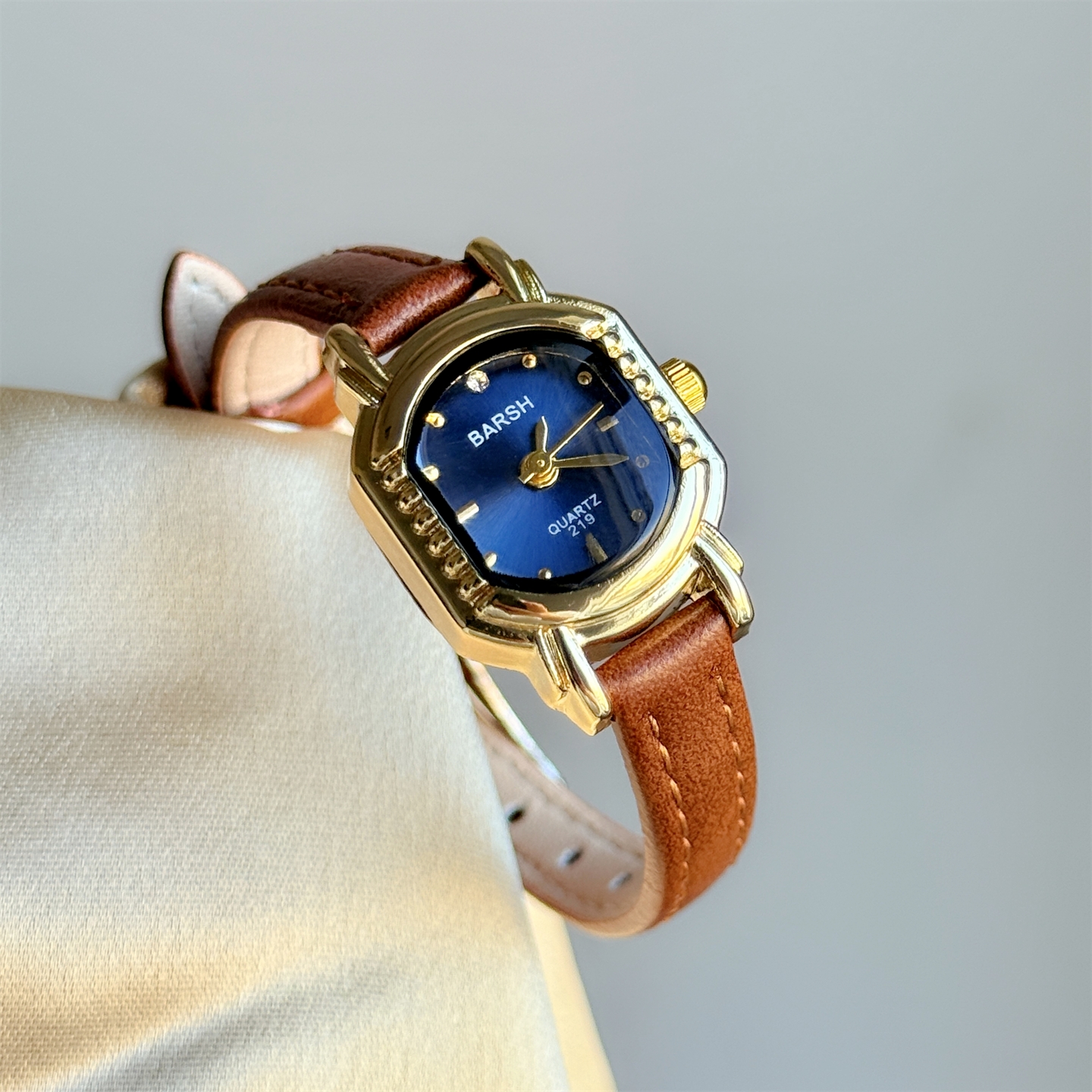 美拉德棕色宝石蓝小表盘手表女