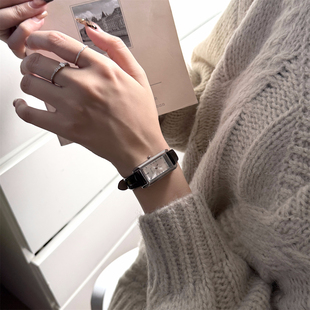 中古vintage长方形冷淡风小众设计皮带手表女款简约通勤时髦女表