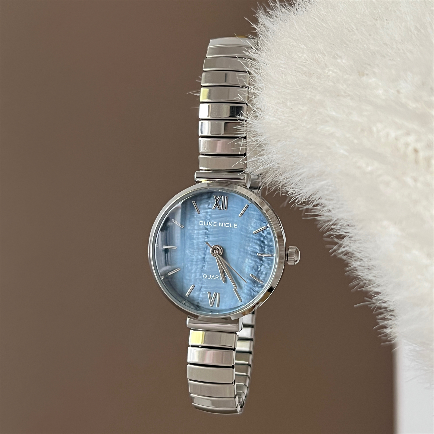 海洋蓝圆形贝母手表女款