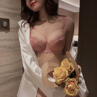 性感蕾絲內衣鏤空胸罩交叉帶薄杯聚攏上托大碼 本命年紅色 文胸套裝