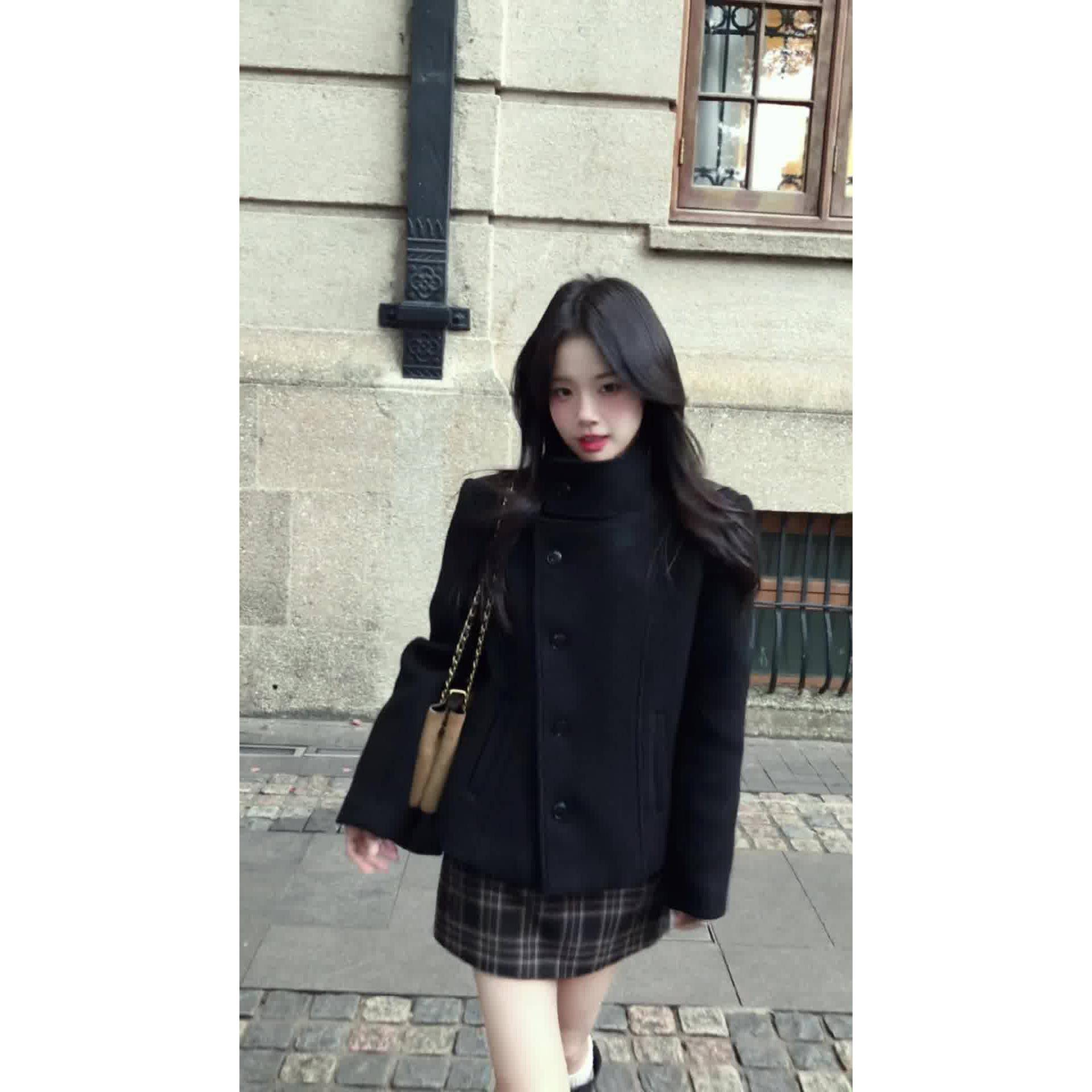 小仙倪子立领毛呢外套女初冬黑色单排扣港风通勤气质夹克大衣上衣