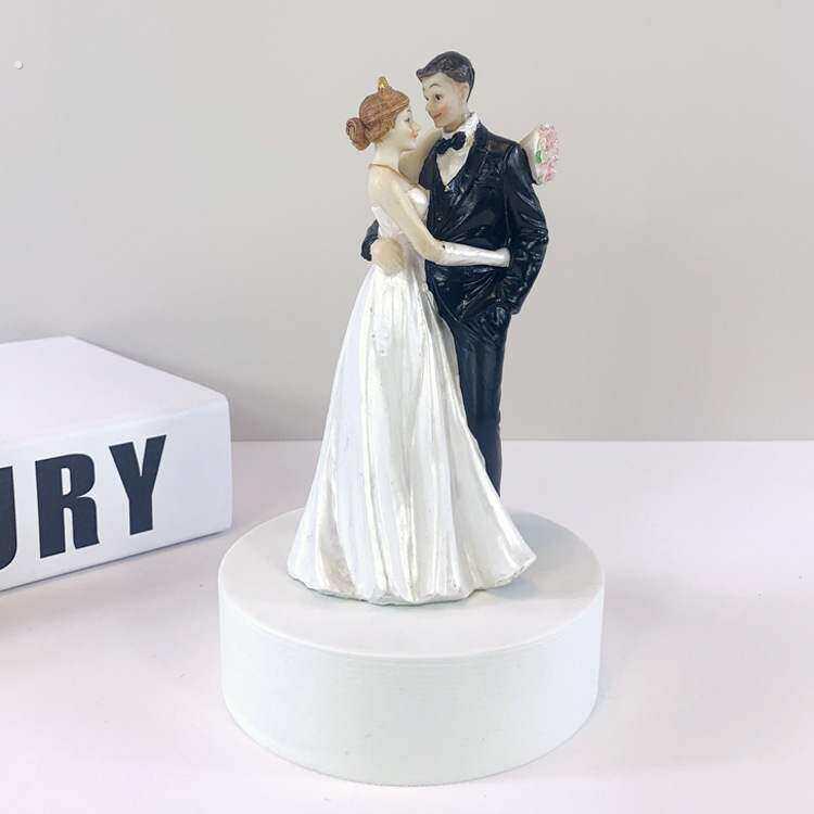 欧式新郎新娘人偶婚庆树脂品结婚纪念日礼物婚礼蛋糕装饰摆件