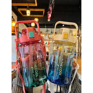 运动水杯大容量女生夏季天塑料便携杯子学生男带吸管耐高温水壶2L