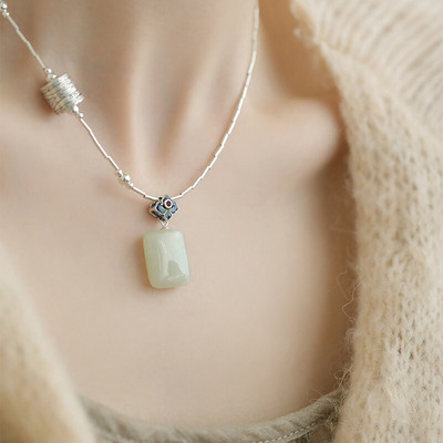 925银小花和田碧玉无事牌吊坠