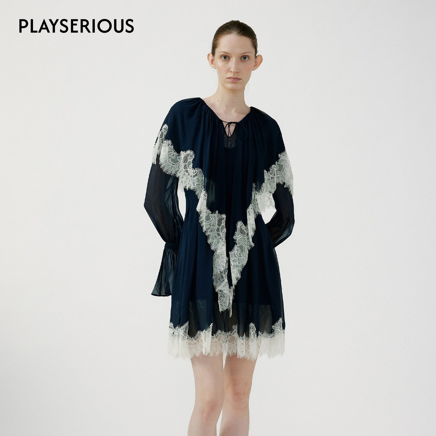 NONETONE 2026春季新款真丝蕾丝拼接V领系带荷叶边喇叭袖连衣裙