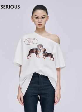 【Lisa宁艺卓同款】MARKGONG 25夏新宽松T恤白色狗狗斜开肩短袖女