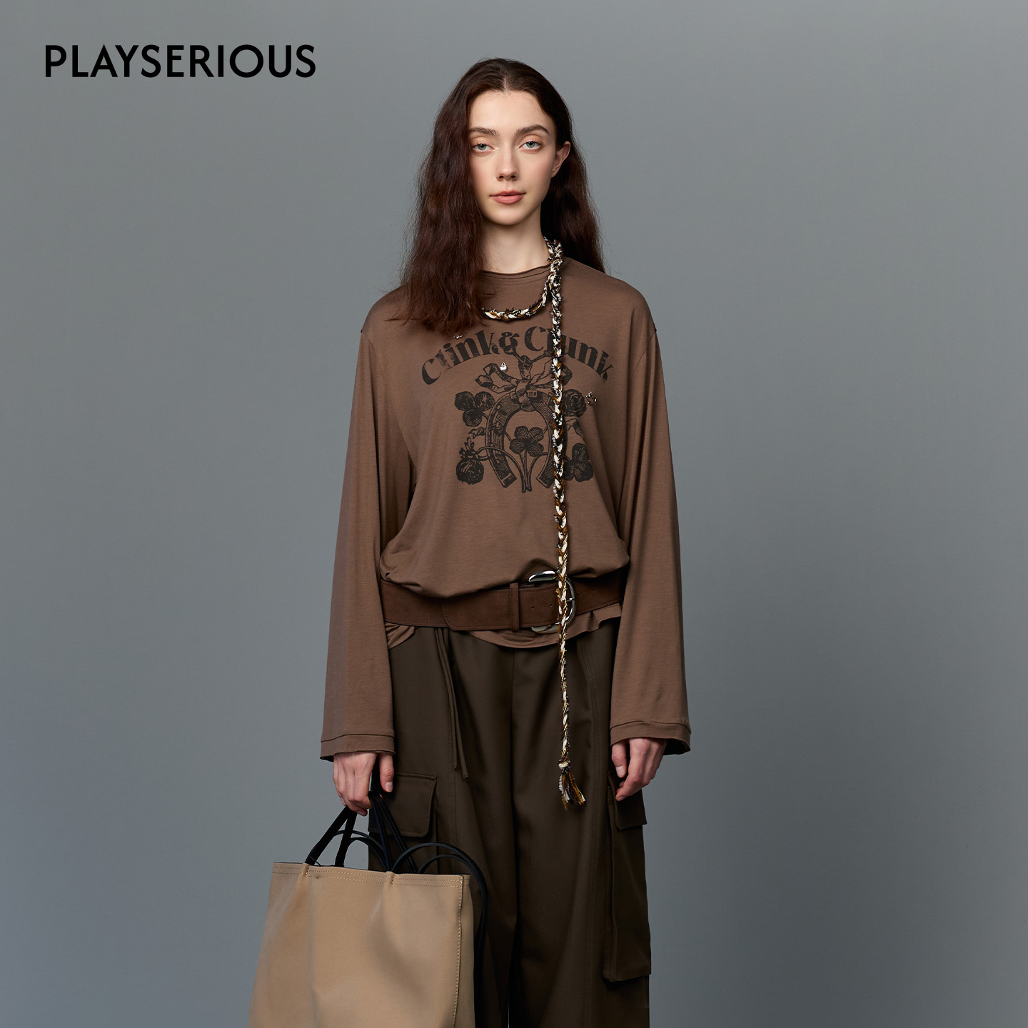 Clink Clunk 2025秋季新款幸运蹄铁印花T恤时尚宽松长袖休闲上衣