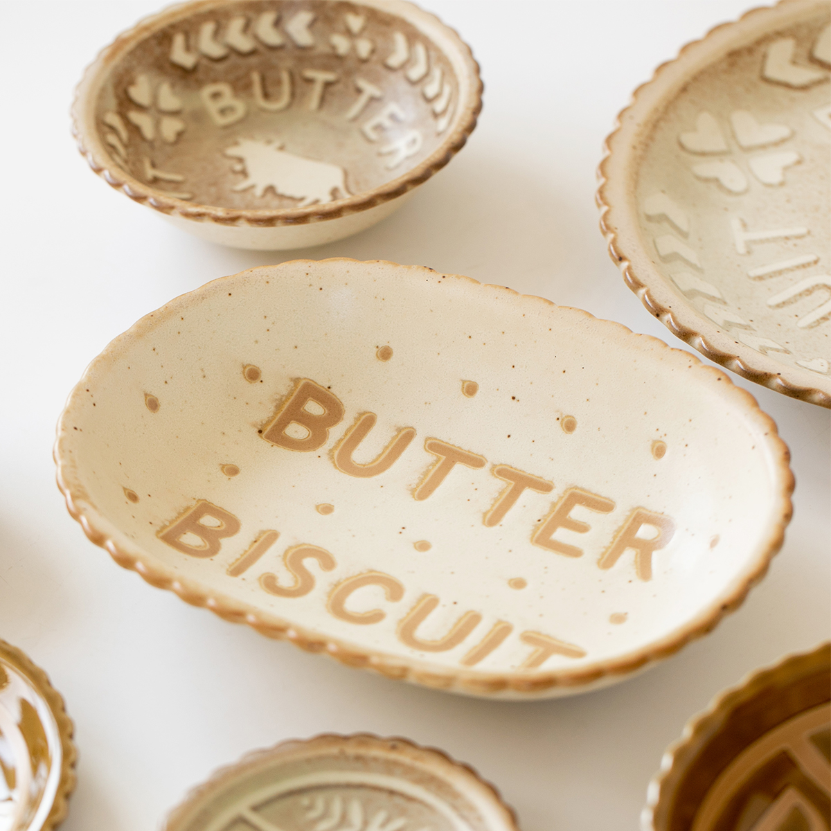 日本进口法式粗陶瓷奶牛曲奇饼干盘日式意面盘大深盘菜碟椭圆盘子